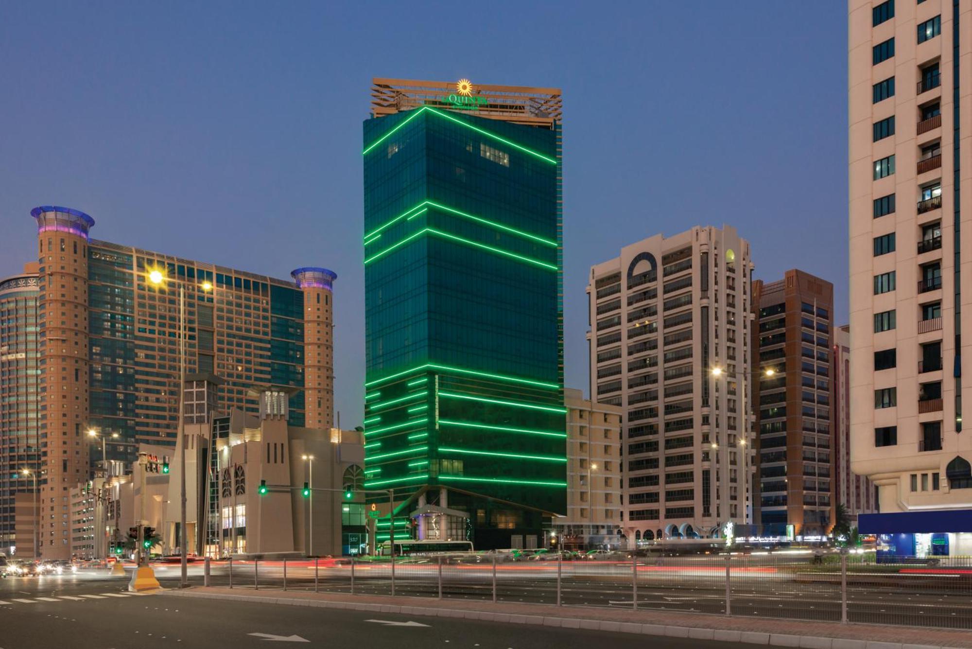 Отель La Quinta By Wyndham Abu Dhabi Al Wahda Экстерьер фото